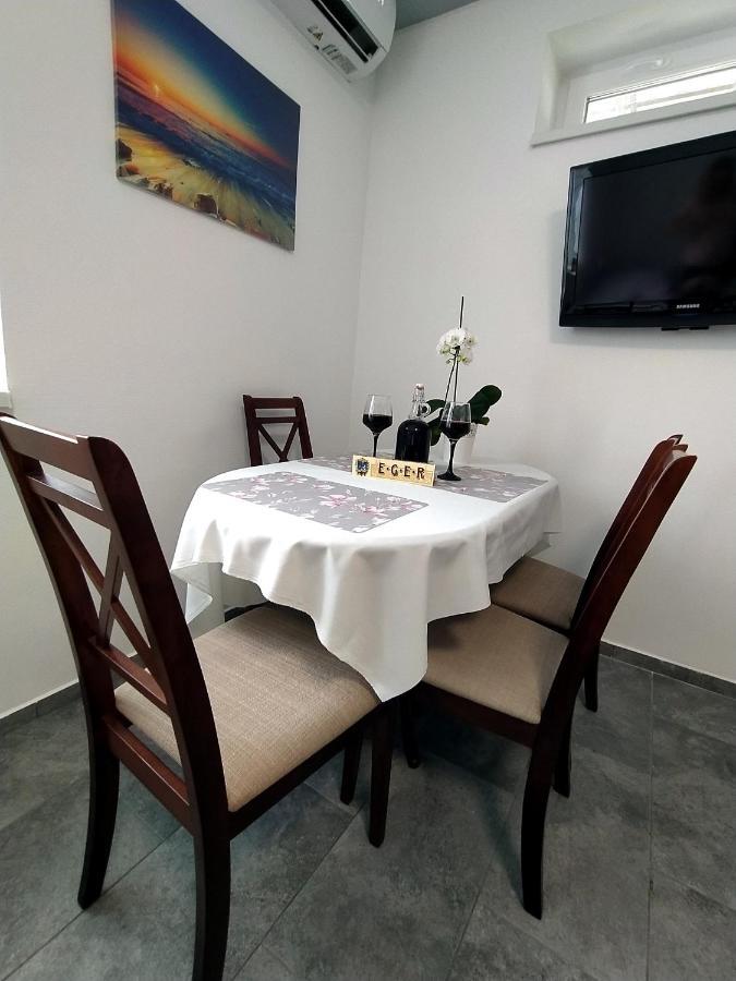 Emmabella Apartmanok Eger Esterno foto